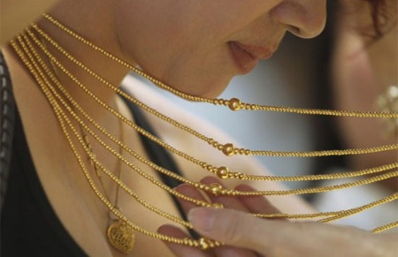 Sự ổn định trong biên độ hẹp dần của giá vàng quốc tế đang hỗ trợ cho sự bình ổn trở lại của giá vàng trong nước.