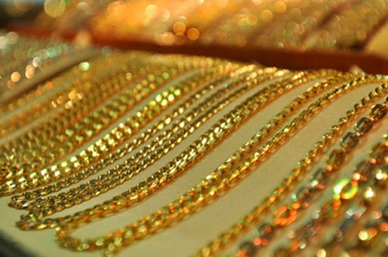 Giá vàng bán lẻ trong nước đang cao hơn giá vàng quốc tế 1,4-1,5 triệu đồng/lượng.