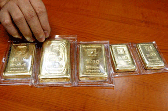 Trong số 27 chuyên gia được hãng tin Bloomberg thăm dò ý kiến tuần này, có 20 chuyên gia dự báo giá vàng sẽ tăng trong tuần tới, chỉ 1 người dự báo giá giảm và 2 người dự báo giá đi ngang.