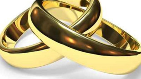 Giá vàng biến động lạ lùng!