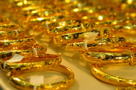 Trong tuần này, giá vàng trong nước đang dần thu hẹp khoảng cách với giá vàng quốc tế.