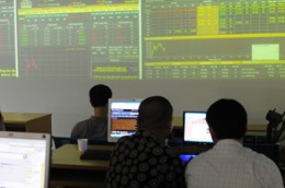 Hiện vẫn chưa có hành lang pháp lý quản lý các sàn vàng - Ảnh: Quang Liên.