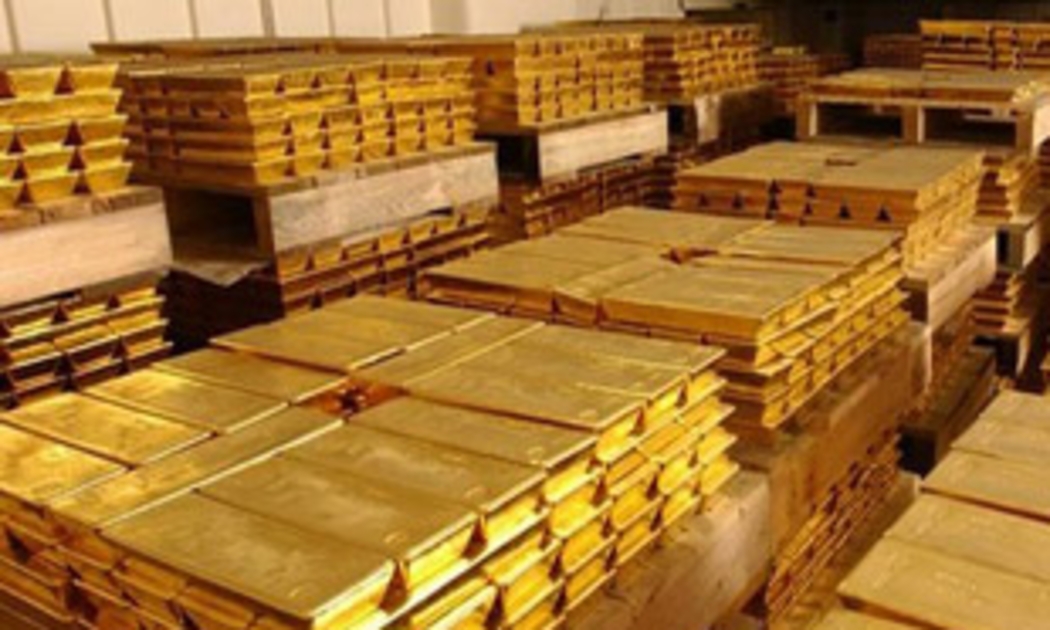 Sự gia tăng đột biến kim ngạch xuất khẩu vàng cũng xuất phát từ thực tế giá vàng quốc tế đột ngột leo thang, trong khi giá vàng trong nước tuy có lên theo nhưng luôn có khoảng cách thấp hơn giá quốc tế từ 300.000 - 800.000 đồng/lượng - Ảnh: AP.