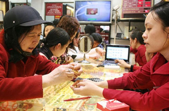 Nhiều người đã cảm thấy vững tin hơn khi mua vàng.