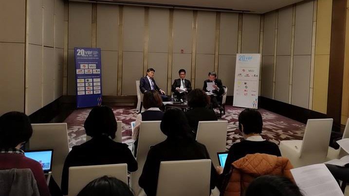 Hai vị đồng Chủ tịch VBF 2017 trao đổi với báo chí trước thềm diễn đàn.