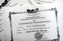 3 giấy chứng nhận do ban tổ chức trao cho Công ty Vedan.