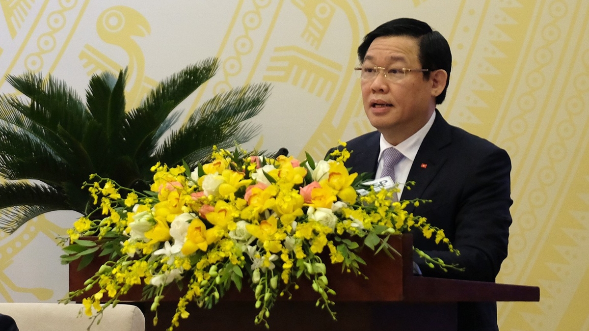 Phó thủ tướng Vương Đình Huệ giới thiệu dự thảo Nghị quyết 01/2018 của Chính phủ.