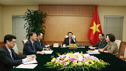 Hai bên nhất trí tiếp tục tăng cường hơn nữa hợp tác tài chính - tiền tệ, kinh tế - thương mại và đầu tư.