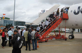 Hành khách có kế hoạch đi lại xa ngày bay có thể mua được vé giá rẻ của Jetstar Pacific.