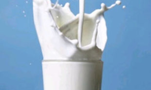 Người tiêu dùng đang góp phần “đẩy” giá sữa