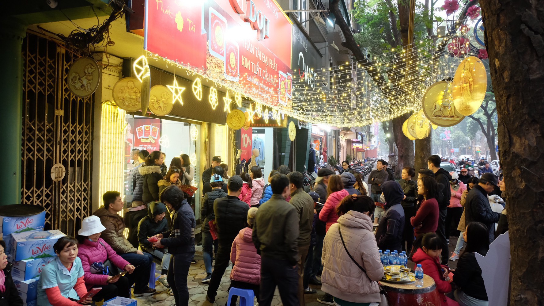 Doanh nghiệp vàng đã có sự chuẩn bị cho ngày Vía Thần tài và Valentine.