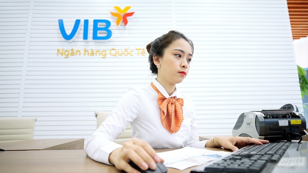 VIB là ngân hàng hiếm hoi tỏ ra hào phóng trong việc chia cổ phiếu ESOP cho lao động trong năm nay khi không yêu cầu quá nhiều điều kiện đi kèm.