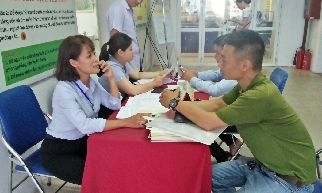 Người lao động nên lựa chọn các sàn giao dịch việc làm uy tín để tìm được việc làm phù hợp. Ảnh - N.Dương.