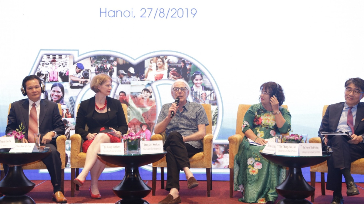 Tại tọa đàm bàn tròn về việc làm, các chuyên gia đã có những chia sẻ thẳng thắn về tình hình thị trường lao động. 