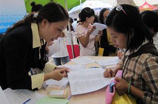 11 tháng qua, các kênh giới thiệu việc làm đã tổ chức giới thiệu và giải quyết việc làm cho 271.061 lao động.