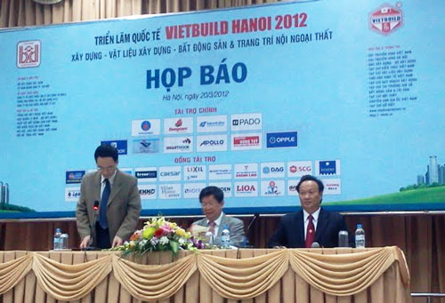 Họp báo giới thiệu triển lãm Vietbuild 2012.