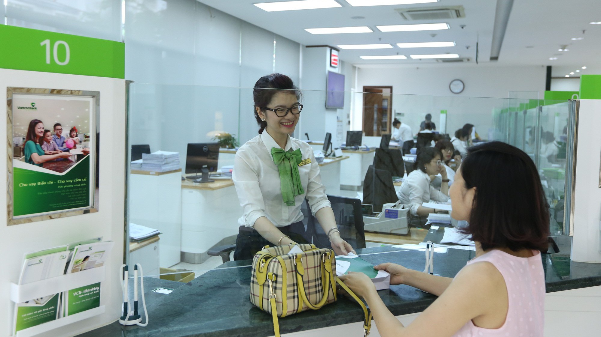Thương hiệu Vietcombank luôn nhận được sự yêu mến và tin tưởng của đông đảo khách hàng.