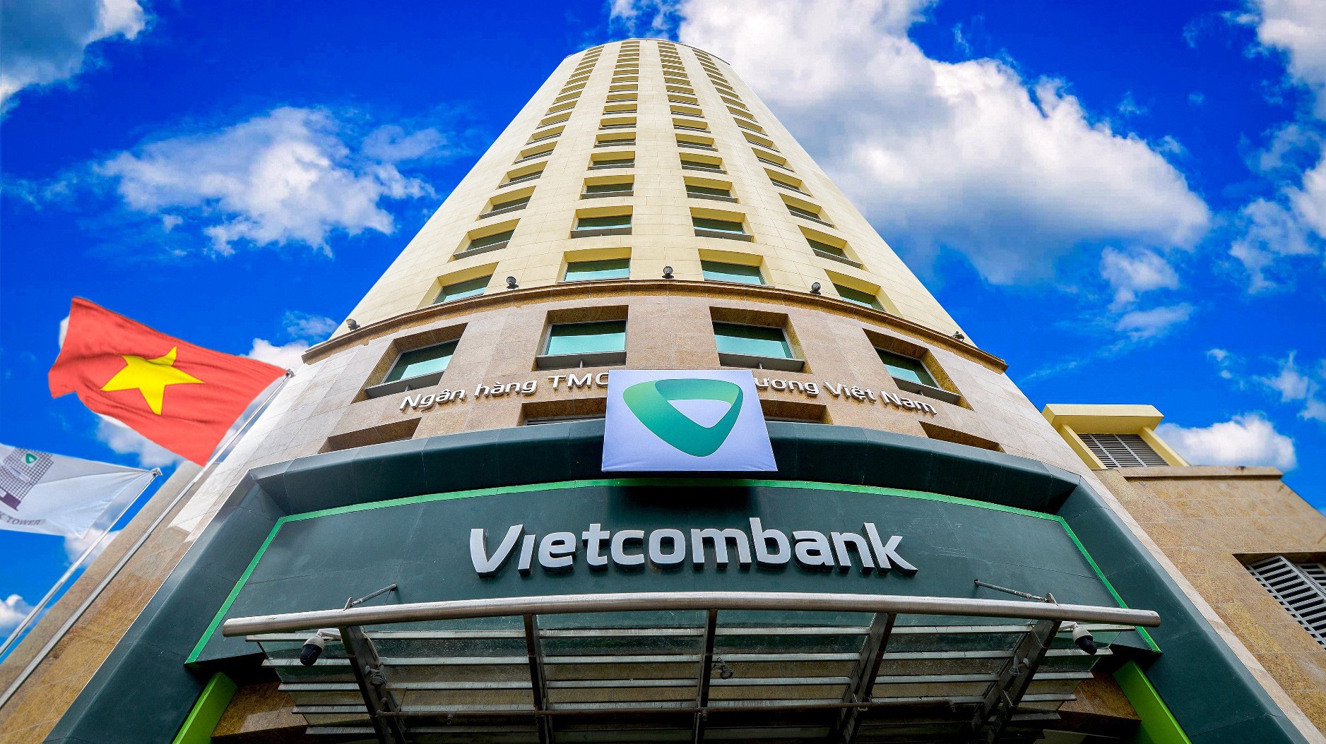 Việt Nam có 5 đại diện trong Asia300 gồm Vietcombank, FPT, PetroVietnam, Vinamilk và Vingroup.