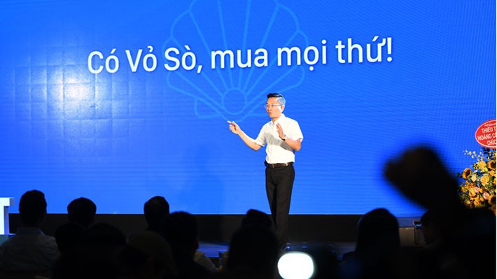 Ông Trần Trung Hưng, Tổng giám đốc Viettel Post, giới thiệu về sàn thương mại điện tử Voso.vn.