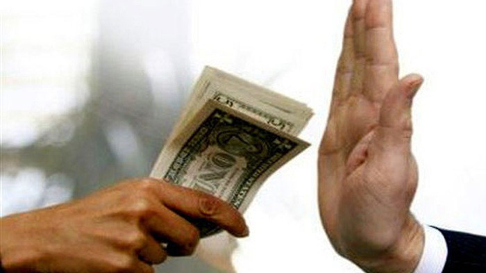 Uỷ ban Tư pháp của Quốc hội cho rằng, tình trạng tiêu cực, nhũng nhiễu, gây phiền hà cho người dân, tổ chức, doanh nghiệp, “tham nhũng vặt” hiện vẫn còn tiếp tục diễn ra trên nhiều lĩnh vực, nhất là ở cơ sở và chưa bị đẩy lùi.