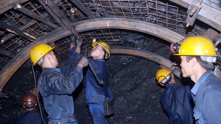 Lương của lao động ngành than khá khiêm tốn chỉ hơn 10,8 triệu đồng/tháng. 