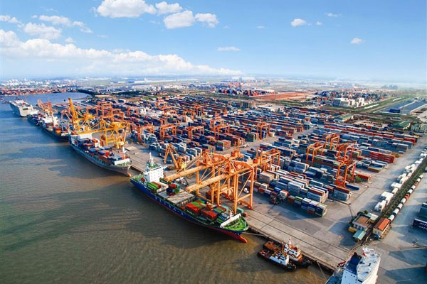 Vinalines sẽ tập trung phát triển và khai thác hiệu quả các cảng biển
 do Tổng công ty hiện nắm giữ nằm ở những vị trí chiến lược và đóng vai 
trò quan trọng đối với việc phát triển kinh tế vùng tại ba khu vực Bắc, 
Trung, Nam.