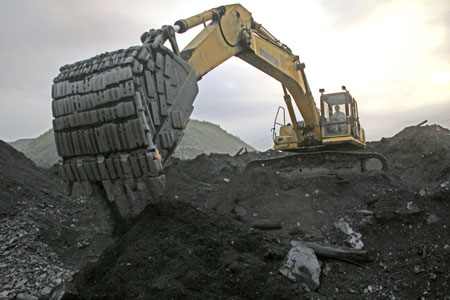 Trong 2 tháng cuối năm 2015 Vinacomin phải sản xuất được hơn 3 triệu tấn than để đạt kế hoạch.