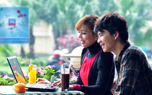 <div>Theo ông Lê Nam Thắng, Thứ trưởng Bộ Thông tin và Truyền thông, hiện có khoảng gần 20 triệu thuê bao di động truy cập Internet.</div>