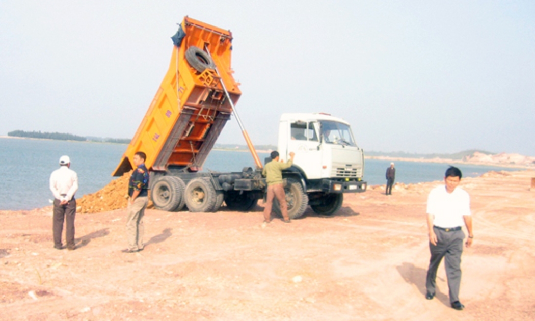Hàng chục tỷ đồng tiền san lấp mặt bằng vẫn chưa được các “Vinashin con” thanh toán cho các nhà thầu.