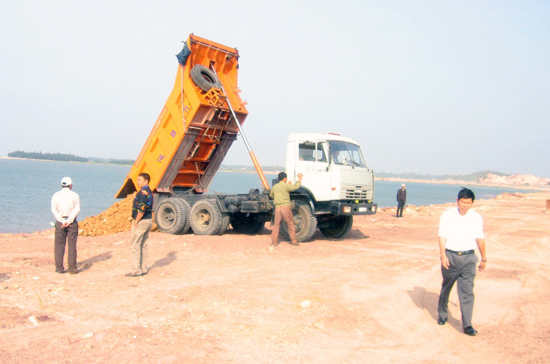Hàng chục tỷ đồng tiền san lấp mặt bằng vẫn chưa được các “Vinashin con” thanh toán cho các nhà thầu.