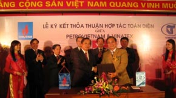 Dệt may bắt tay dầu khí