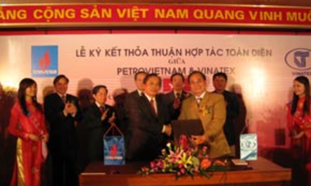 Quang cảnh lễ ký thỏa thuận hợp tác giữa hai bên.