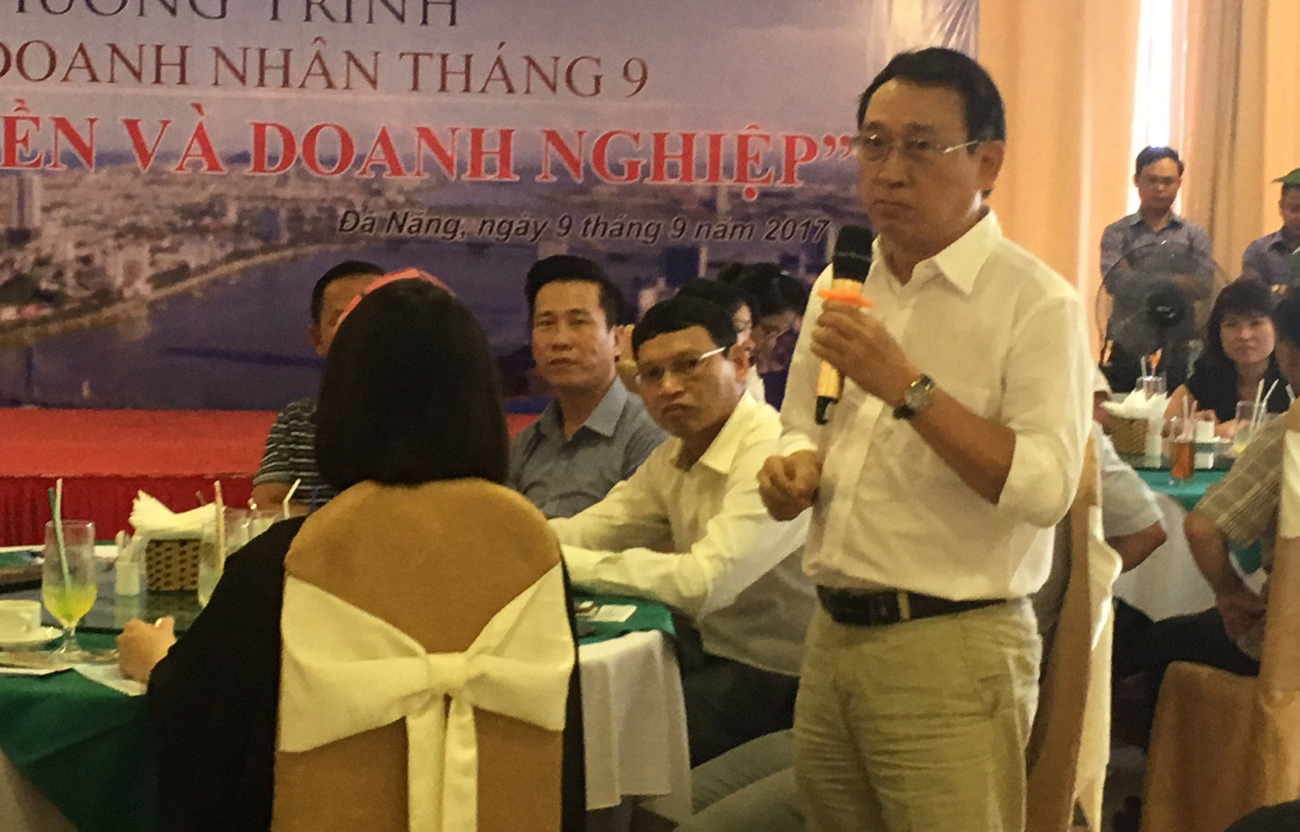 <div style="font-size: 12px; font-family: Arial; line-height: 15.600000381469727px;"><span style="font-size: 11pt; line-height: 19.066667556762695px;">Tổng giám đốc Furama Resort Đà Nẵng Huỳnh Tấn Vinh nhiều lần bày tỏ lo lắng về những thách thức của ngành du lịch&nbsp;</span></div><div style="font-weight: normal;"><span style="font-size: 11pt; line-height: 19.066667556762695px;"><strong><br></strong></span></div>