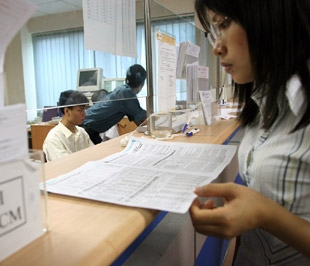 Tính đến thời điểm này, có khá nhiều doanh nghiệp niêm yết công bố tạm ứng cổ tức 2008 bằng tiền mặt, trong đó có tới 25 doanh nghiệp có tỷ lệ chi trả trên mệnh giá từ 10% trở lên - Ảnh: Việt Tuấn.