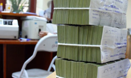 Ngân hàng đồng loạt cơ cấu lại lãi suất huy động