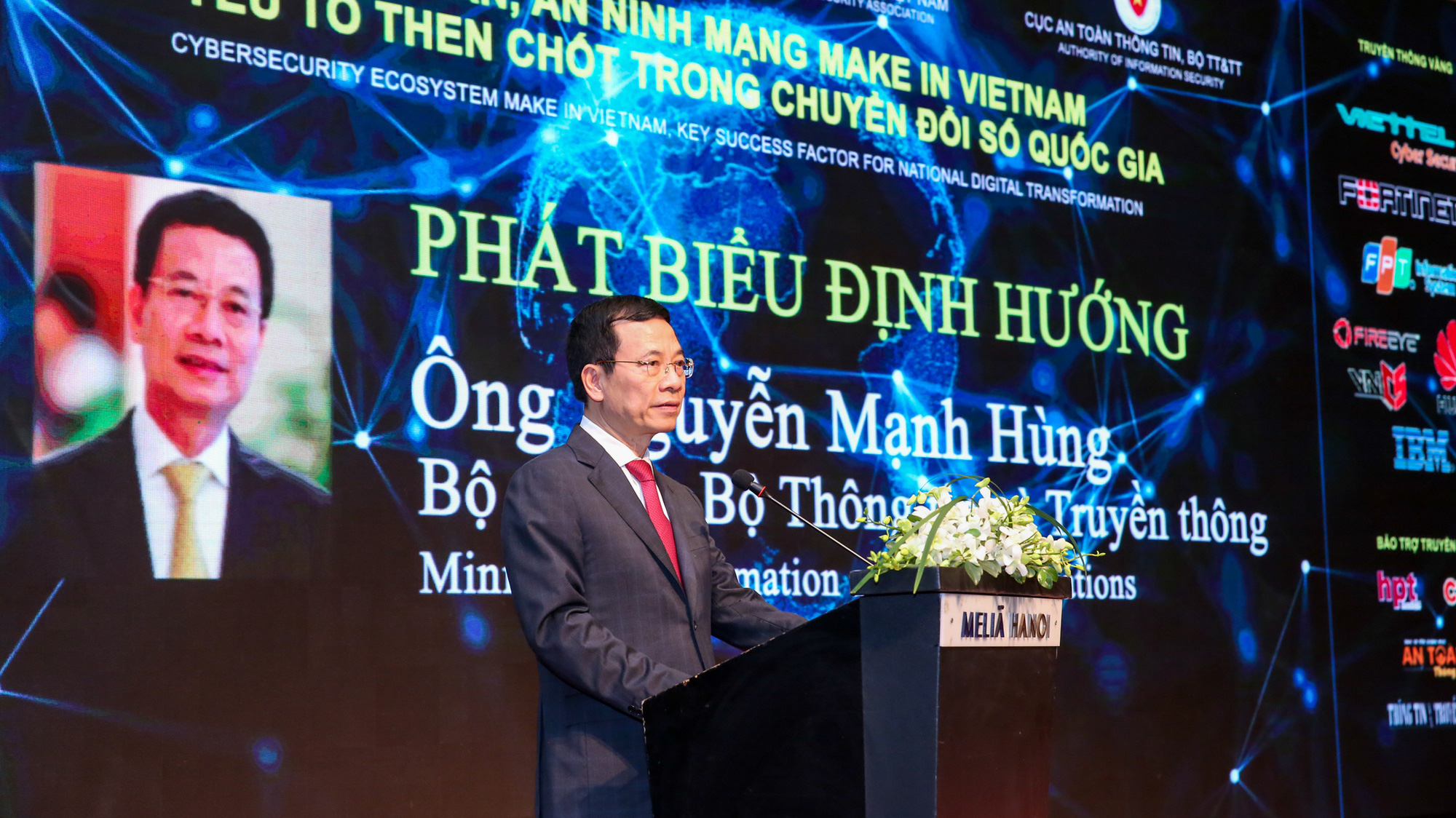 Bộ trưởng Bộ Thông tin và Truyền thông Nguyễn Mạnh Hùng phát biểu tại Hội thảo - Triển lãm quốc tế Ngày An toàn thông tin Việt Nam 2020 sáng 2/12.