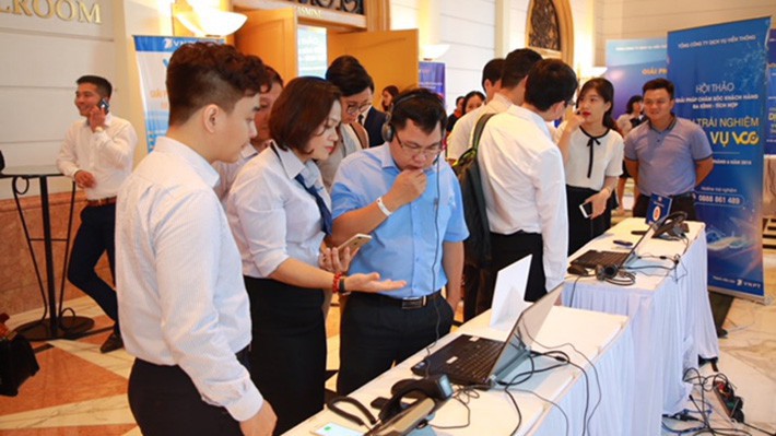Khách hàng trải nghiệm dịch vụ VCC tại hội thảo.