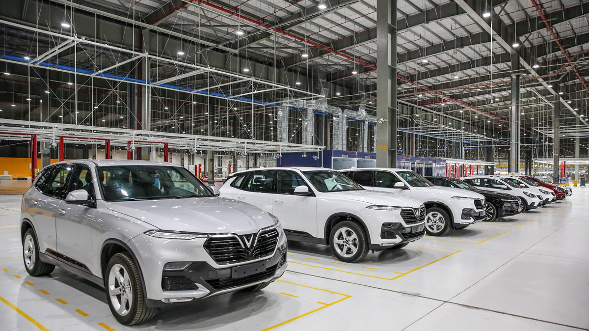 Tại sao không rút kinh nghiệm từ những thất bại của bao nhiêu giải pháp trong quá khứ để đi đến quyết định sáng suốt là chấm dứt bảo hộ, hạ thuế nhập khẩu và mở cửa thị trường trong nước cho cạnh tranh tự do?