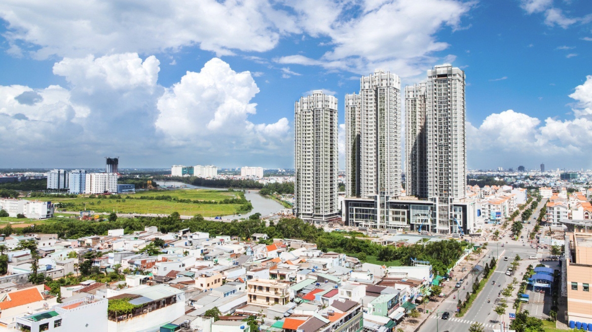 Nhiều doanh nghiệp lo ngại khi giá đất ở nhiều địa phương tăng nóng.