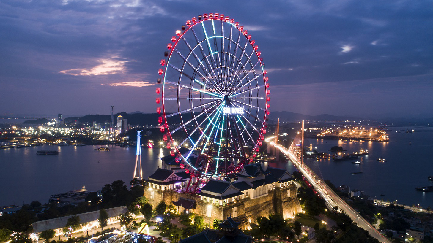 Vòng quay mặt trời - Sun World Halong Comlex.