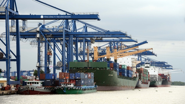 Kết quả khảo sát mới đây tại 4 khu vực trong nước cho thấy chi phí vận 
chuyển hàng hóa từ đường biển với đường bộ thấp hơn so với vận chuyển 
giữa đường biển với đường thủy và giữa đường biển với đường sắt.