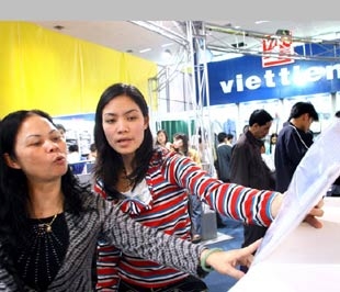 Việt Tiến đã trở thành thành viên Hiệp hội Thiết kế thời trang Đài Loan- Ảnh: Việt Tuấn.