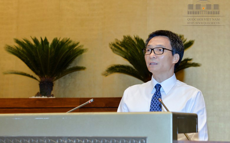 Phó thủ tướng Vũ Đức Đam phát biểu trước Quốc hội.