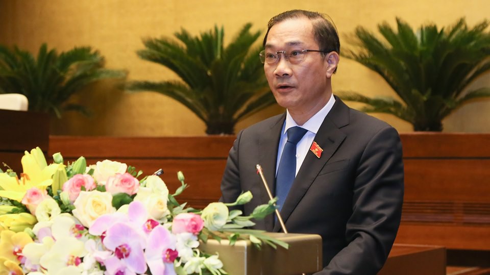 Chủ nhiệm Uỷ ban Kinh tế Vũ Hồng Thanh trình bày báo cáo thẩm tra - Ảnh: Quang Phúc. 