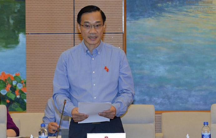 Chủ nhiệm Ủy ban Kinh tế Vũ Hồng Thanh - Trường đoàn giám sát trình bày báo cáo.