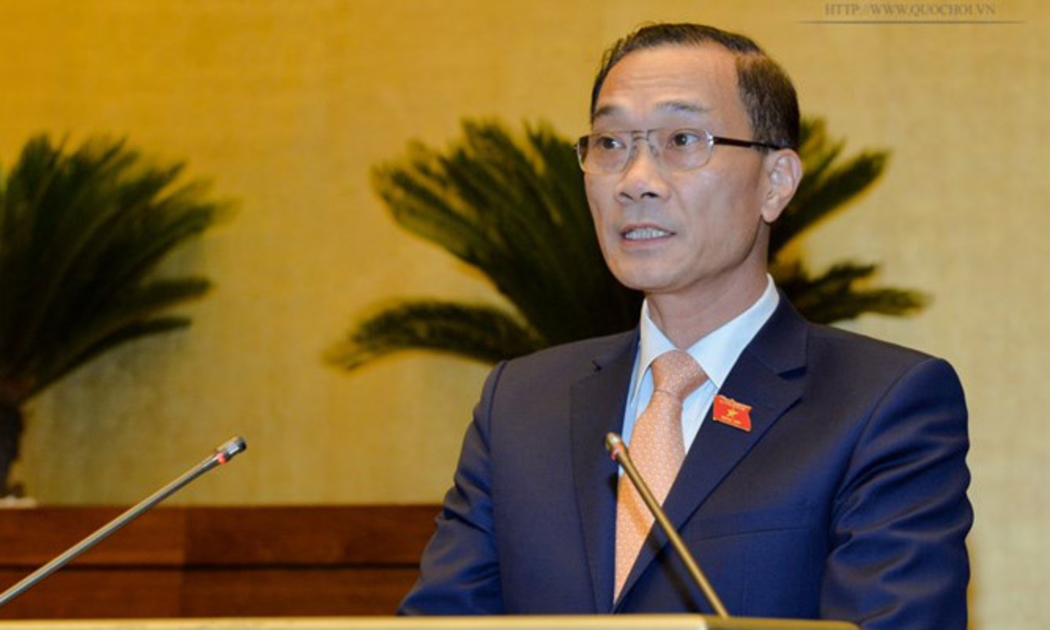 Chủ nhiệm Uỷ ban Kinh tế Vũ Hồng Thanh trình bày báo cáo thẩm tra.