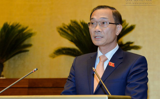 Chủ nhiệm Uỷ ban Kinh tế Vũ Hồng Thanh trình bày báo cáo thẩm tra.