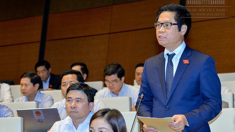 Đại biểu Vũ Tiến Lộc phát biểu tại hội trường.