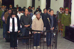 Các bị cáo trước tòa.