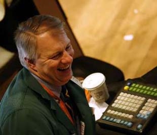 Chứng khoán Mỹ phiên giao dịch đầu tuần đã tiếp tục khởi sắc - Ảnh: Reuters.